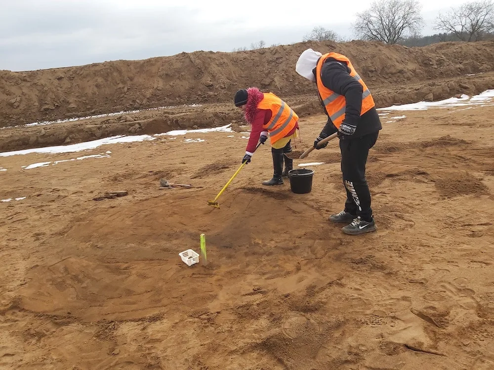 Jihomoravští archeologové jásají. Na trase dálnice D55 našli žárové hroby i nálezy z doby kamenné