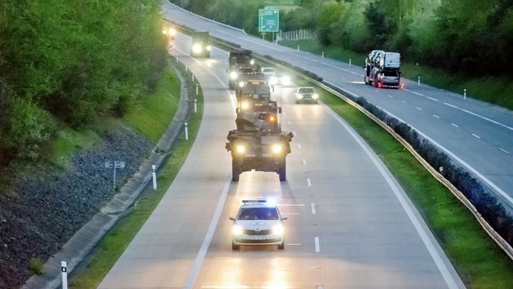 Přes Česko pojede asi dosud největší americký konvoj s 1800 vojáky a 700 vozy