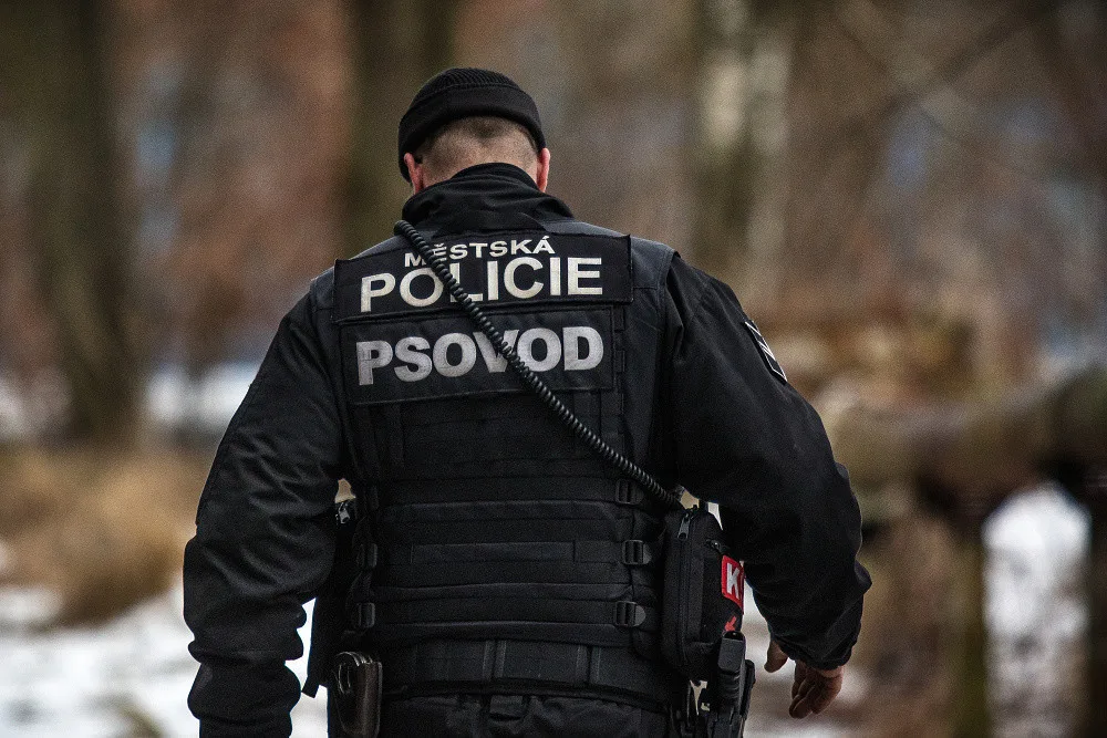 Dobrý služební pes vydá i za tři strážníky, říká psovod Pavel Šmudla.