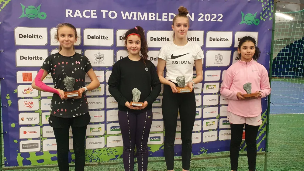 Série turnajů mladých tenisových nadějí Race to Wimbledon je ve své polovině.
