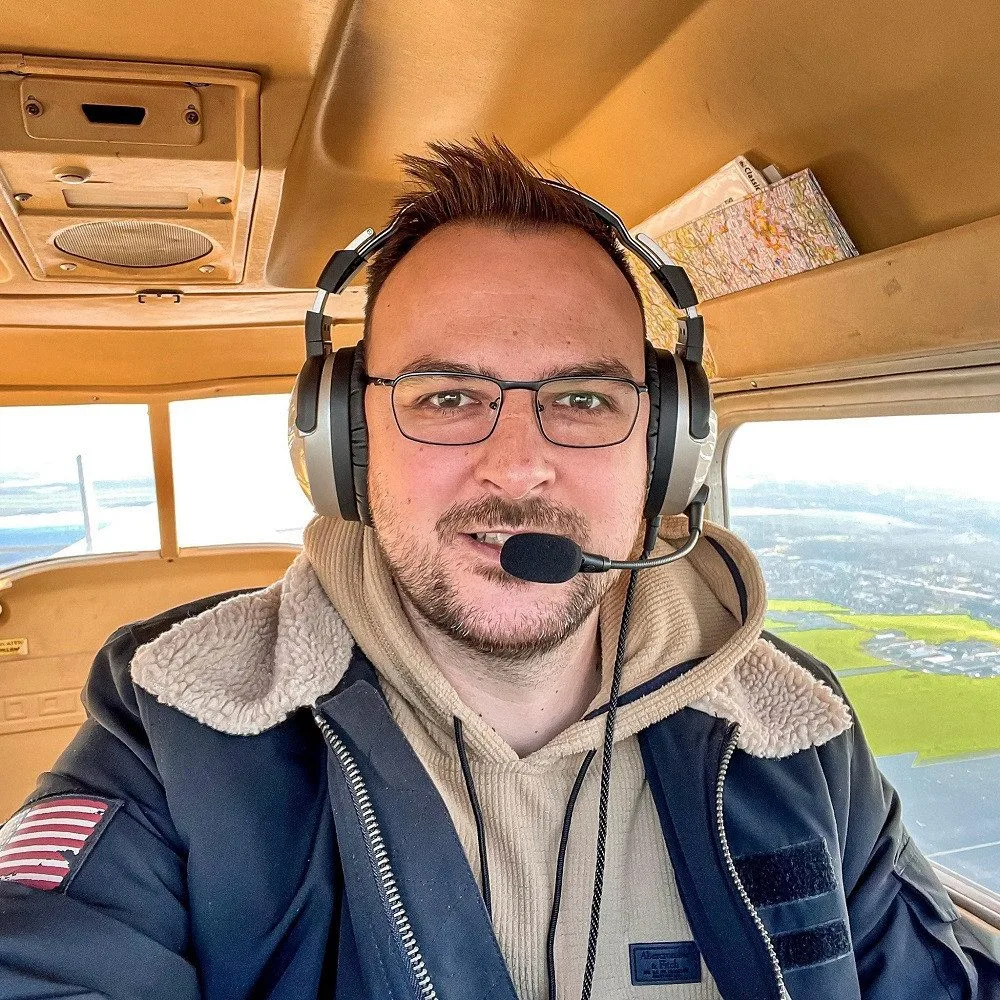 Člověk by se měl trochu sebevzdělávat a pracovat na sobě, říká DJ, hudební manažer a pilot Michal Čuřík.