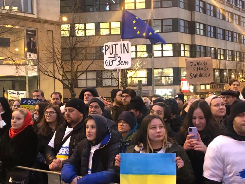 VIDEO: Ukrajinský prezident Volodymyr Zelenskyj hovořil k tisícům lidí na Václavském náměstí