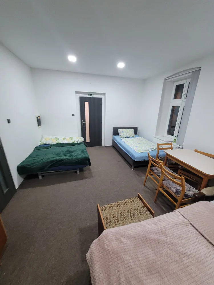Plzeňský podnikatel spolu s přáteli upravil zchátralý dům pro ukrajinské maminky s dětmi, pracují i na dalších