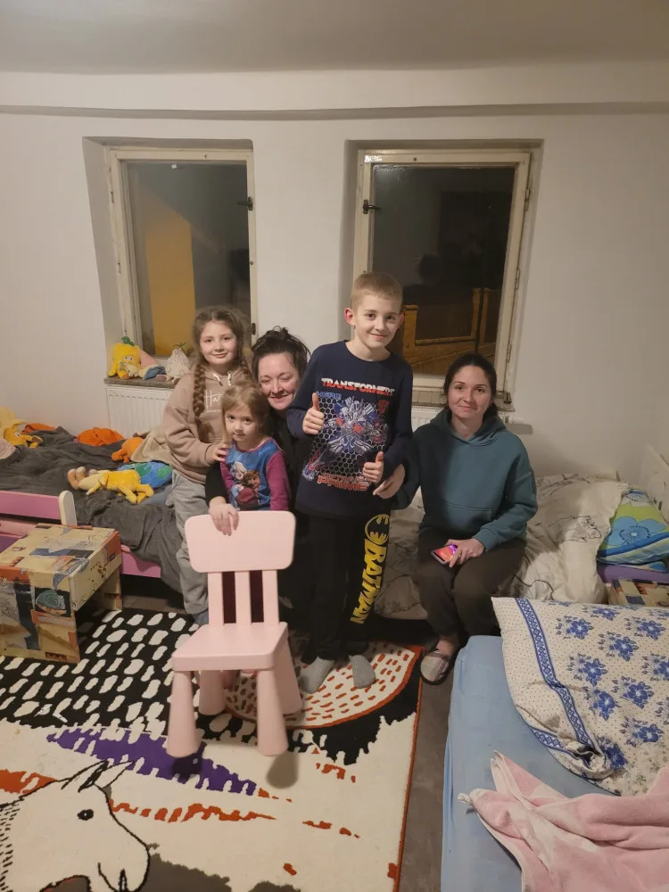 Dobrovolníci mění prázdné domy v zázemí pro ukrajinské maminky s dětmi, chybí jim však vybavení