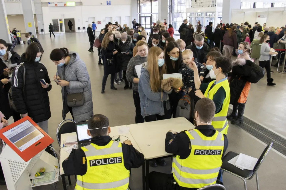 Chtějí za sociálními dávkami. Cizinci se v Brně vydávají za válečné uprchlíky.