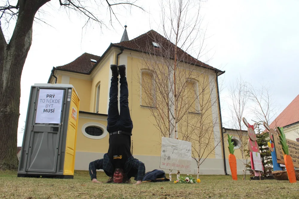 Stále nemáme odpovědi na naše otázky, znělo dnes na Dni proti úložišti v lokalitě Hrádek.