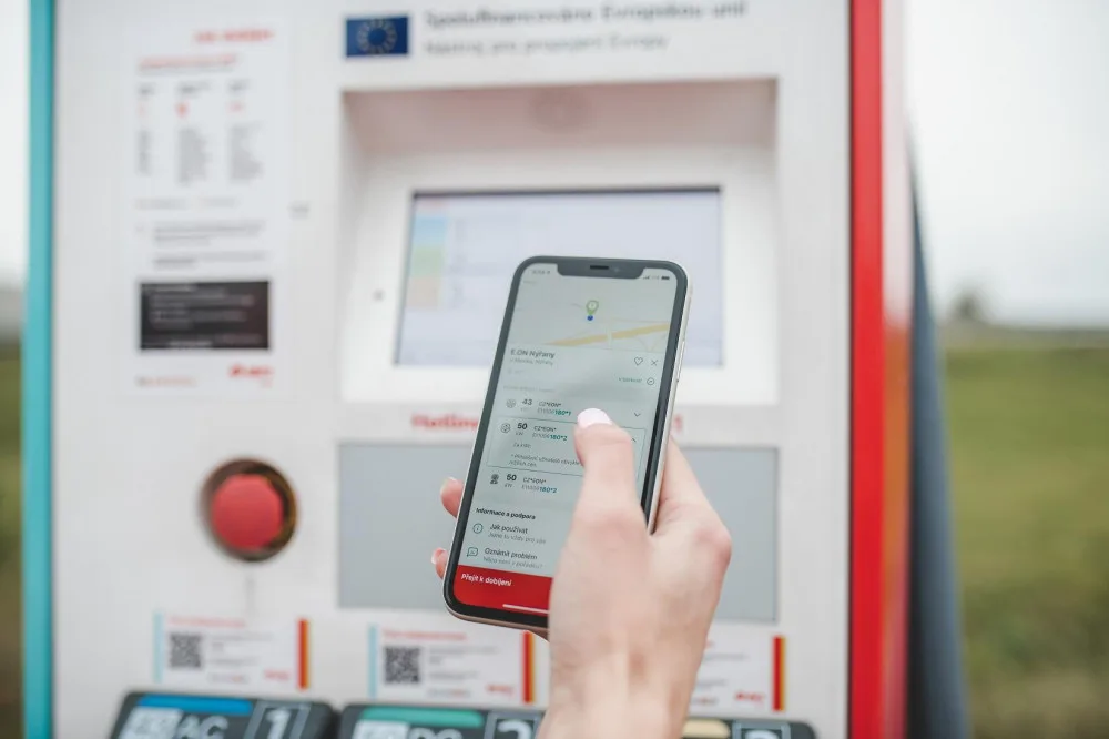 Mobilní aplikace E.ON Drive nově nasměruje řidiče elektromobilů k 700 dobíječkám v České republice.