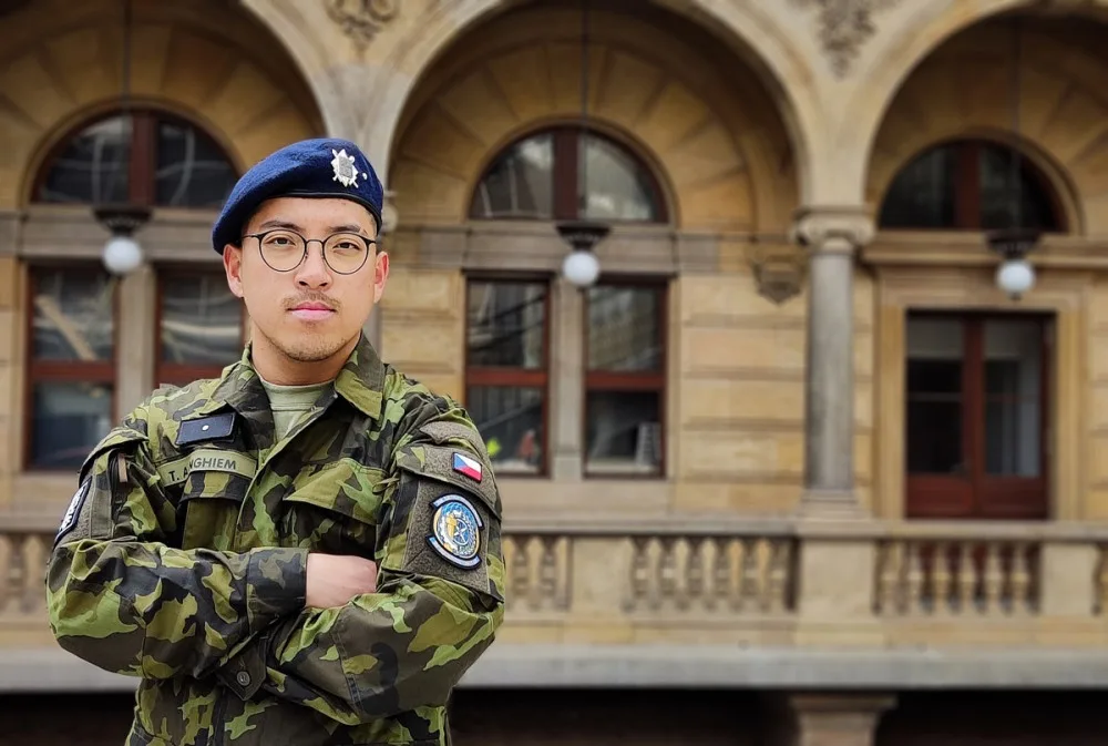 Průvodce v Sapě, herec i voják v aktivní záloze. V armádě jsem si dvakrát sáhl na dno, říká Dave.