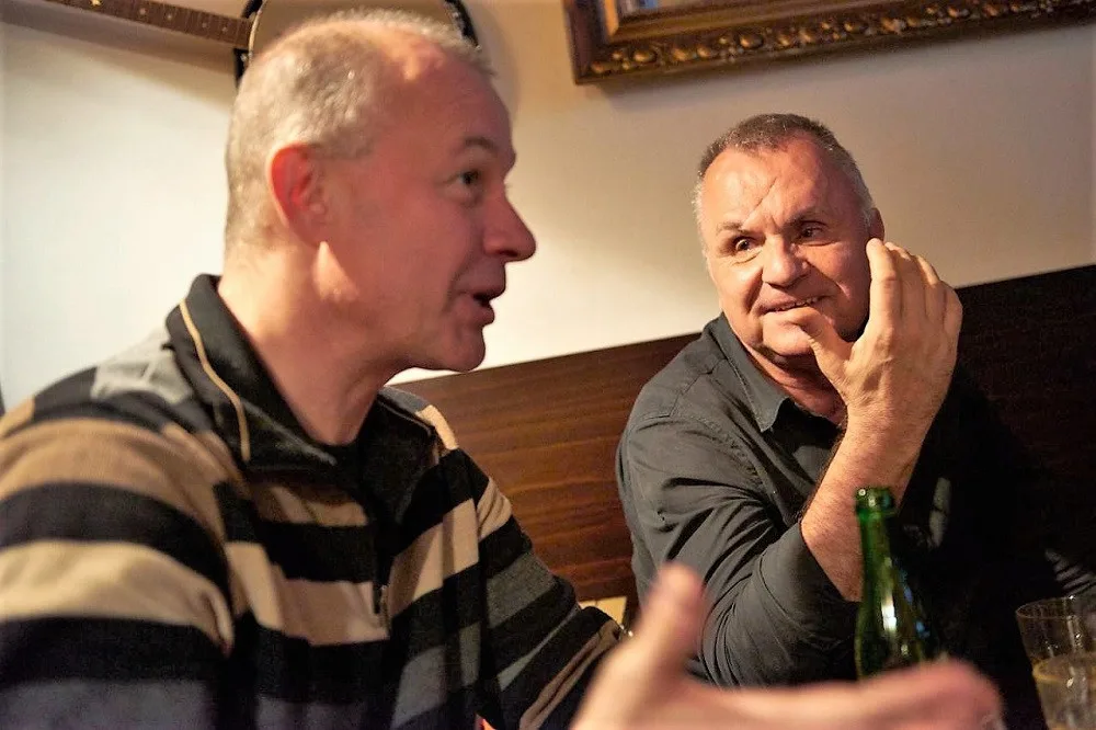 Začínal u vážné hudby a skončil u rocku. S kapelou Elán obletěl za měsíc celou zeměkouli
