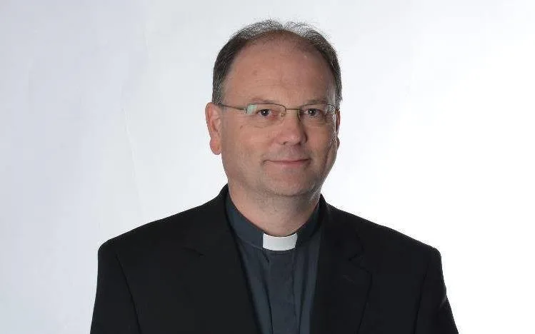 O propuštění z kněžské služby požádal generální vikář Diecéze plzeňské, navázal prý partnerský vztah.