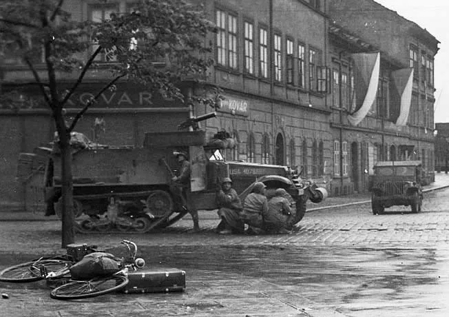 Do Plzně obsazené Němci přijeli Američané ráno 6. května 1945 v 8:15. V ulicích pak vypukly boje.