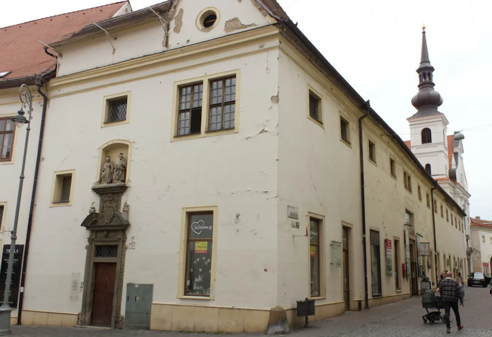 Klášter voršilek v centru Brna poslouží nemocným rodinám z Ukrajiny.