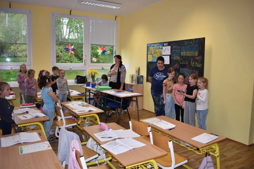 Dětem z Ukrajiny nejvíce chybí jejich tátové, popisuje učitelka z adaptační skupiny na Bolevecké základní škole.