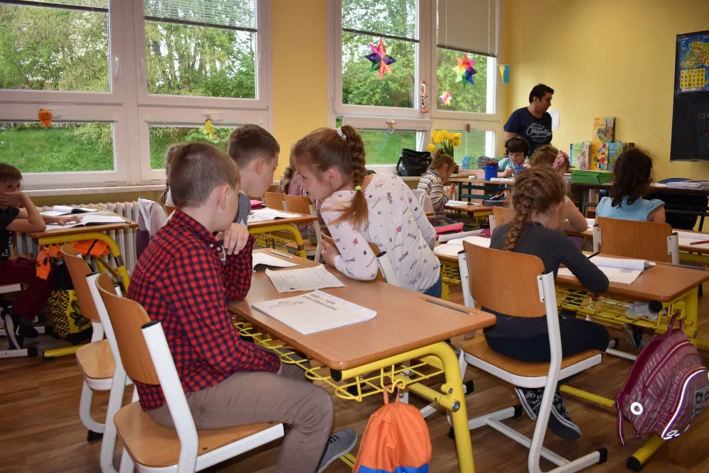 Dětem z Ukrajiny nejvíce chybí jejich tátové, popisuje učitelka z adaptační skupiny na Bolevecké základní škole