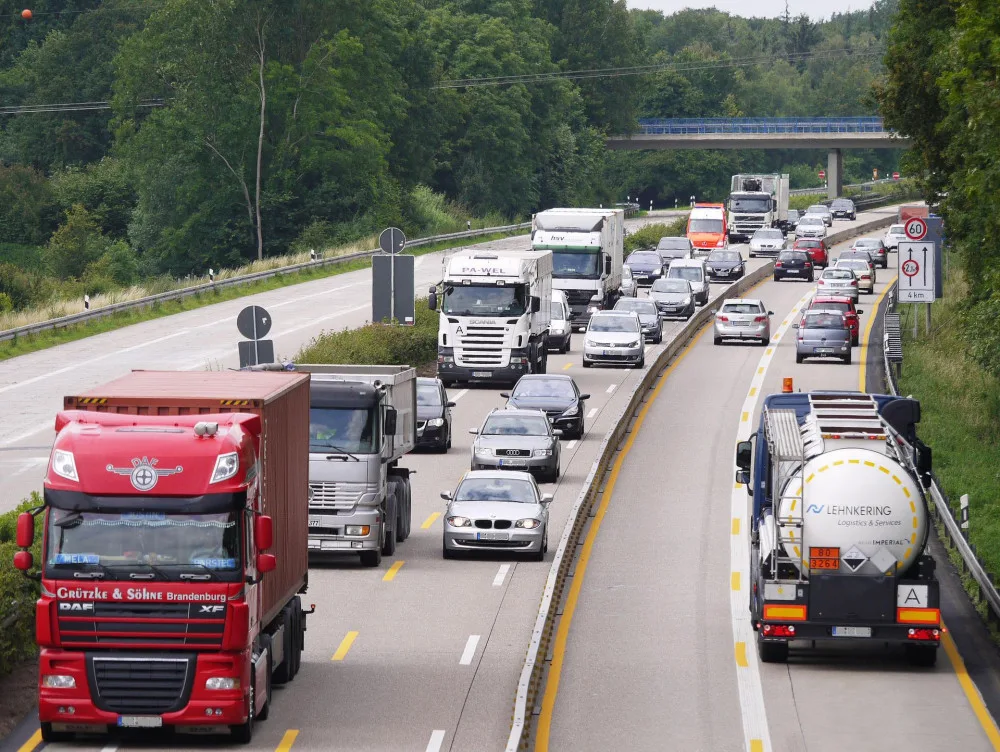 Macinka chce vyřešit šikanu řidičů v Praze. Do voleb vyráží s novou stranou Motoristé sobě.