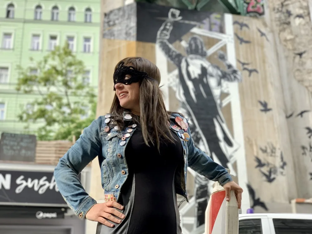 Komiks, straight e.dge a děti. Přečtěte si příběh Toy Box, autorky žižkovského Péráka