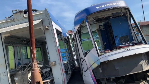 Kupte si tramvaj nebo stroj na čištění silnic. Dopravní podnik prodává majetek.