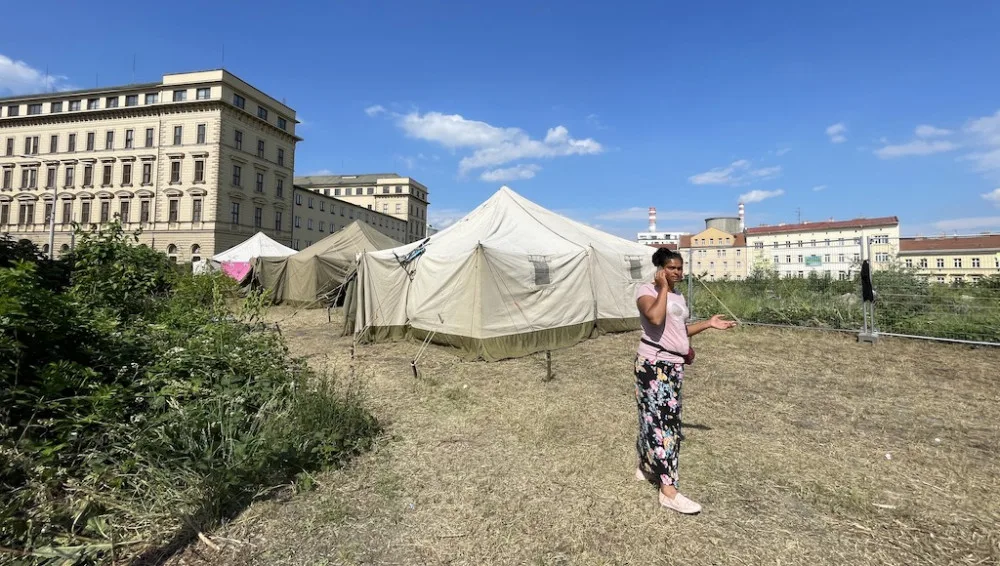Brno poslalo Romy od nádraží do stanů. Původní tábořiště obehnalo plotem