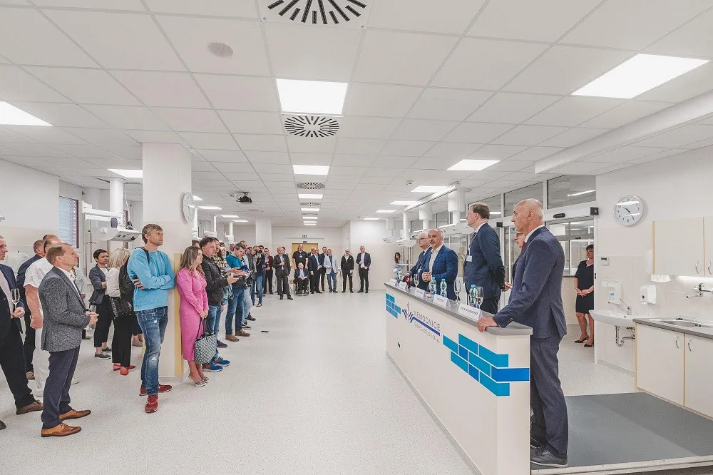 Budějcká nemocnice představila nové prostory za více než miliardu. Vzniklo tam 12 operačních sálů