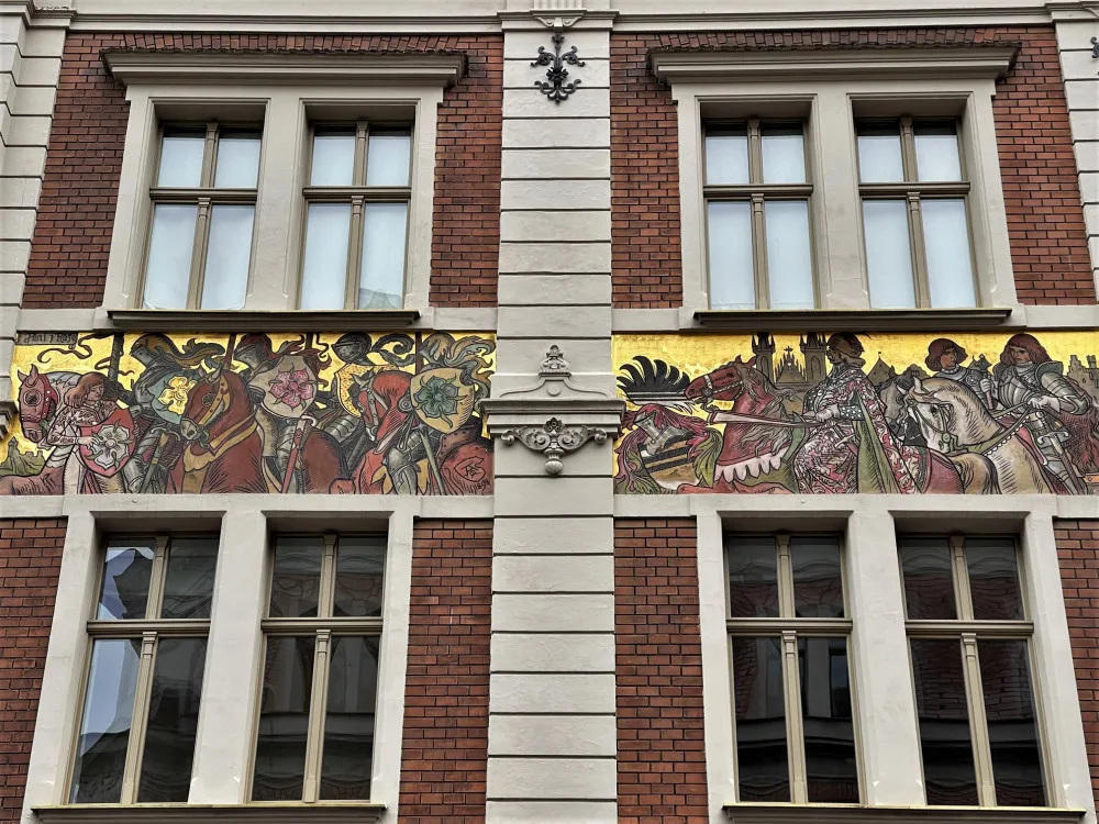 Tato galerie nikdy nezavírá. Malby slavného malíře Mikoláše Alše zdobí v Plzni téměř dvacet měšťanských domů.