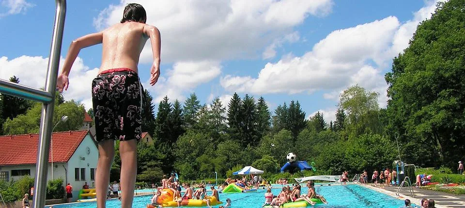Teploty v ČR v pondělí odpoledne překročí 31 stupňů