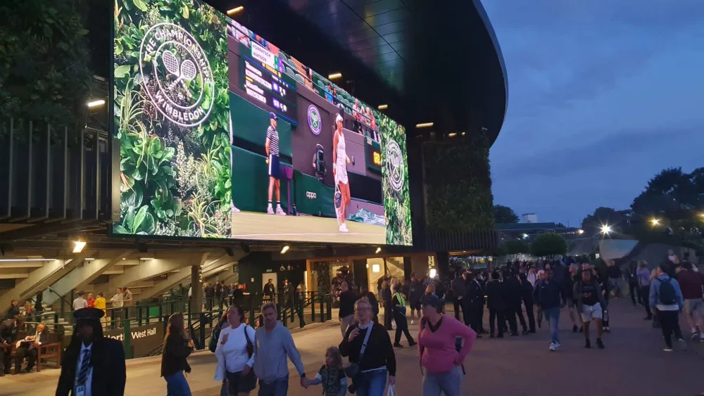 Účastníci Race to Wimbledon navštívili nejslavnější tenisový turnaj světa. Příští rok zamíří na Roland Garros.