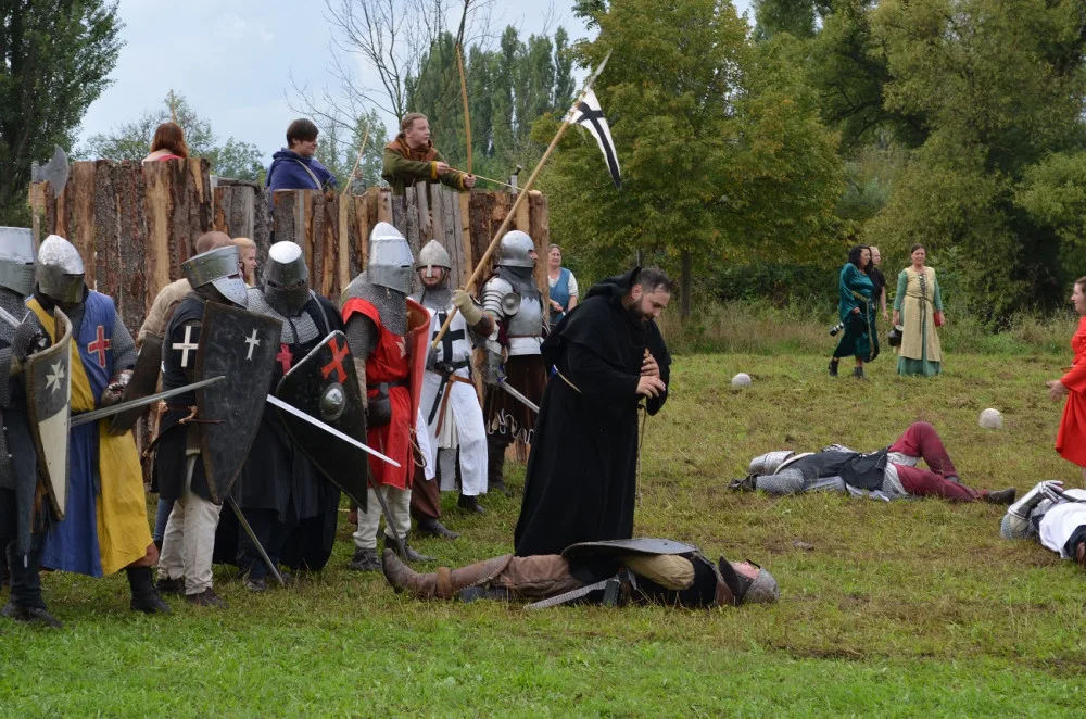 Totálním fiaskem skončila původně avizovaná pompézní akce, Templářský víkend naštval diváky i trhovce