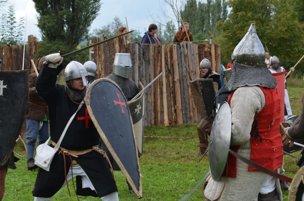 Totálním fiaskem skončila původně avizovaná pompézní akce, Templářský víkend naštval diváky i trhovce