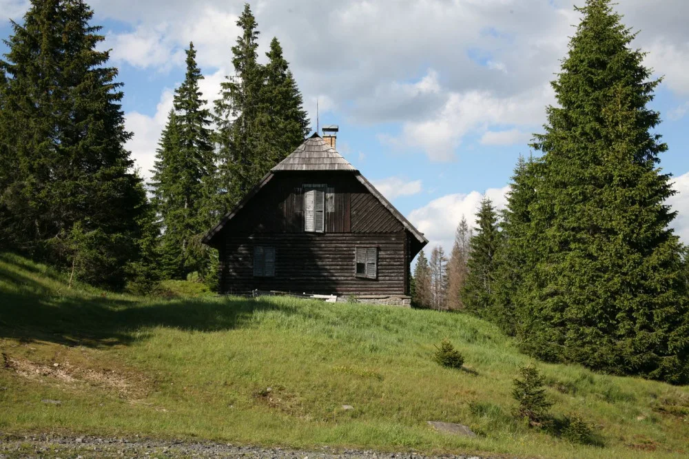 Smutný příběh Roklanské chaty. Petice na její záchranu má tři tisíce podpisů.
