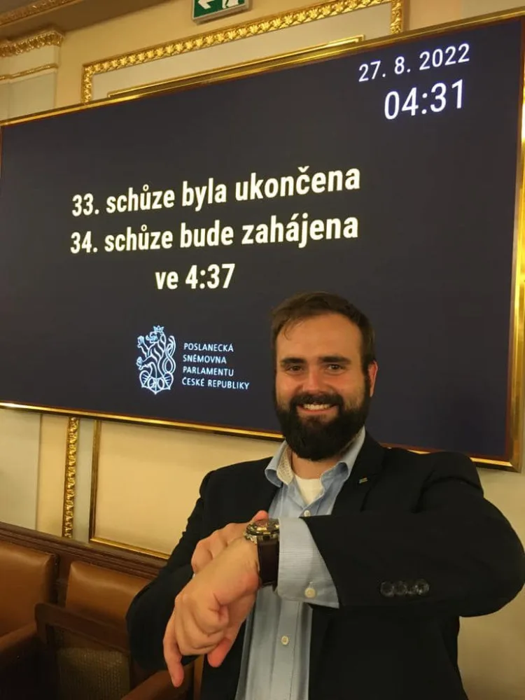 Šestice poslanců a dva senátoři nemají v pořádku majetkové přiznání.