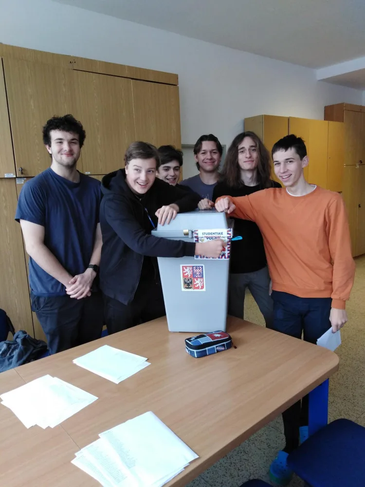 Studentské volby mají jasnou vítězku. Vyhrála Nerudová, prezidentkou by byla už po prvním kole.