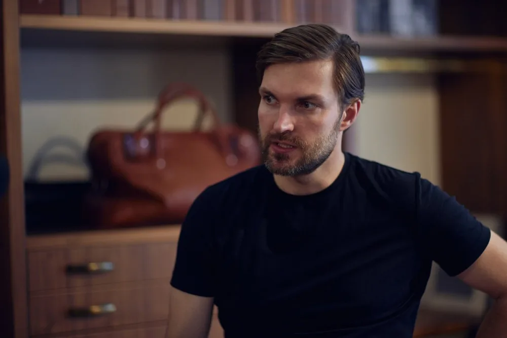 Díky digitalizaci může být Leo Macenauer jednou globální značka, věří krejčí.