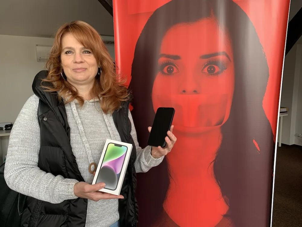 Vůbec jsem to nečekala, raduje se Simona Cháberová. S Drbnou vyhrála iPhone 14.