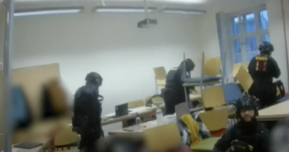 size4-17032469110467-241-video-policiste-zverejnili-zaznam-zasahu-proti-strelci-v-centru-prahy