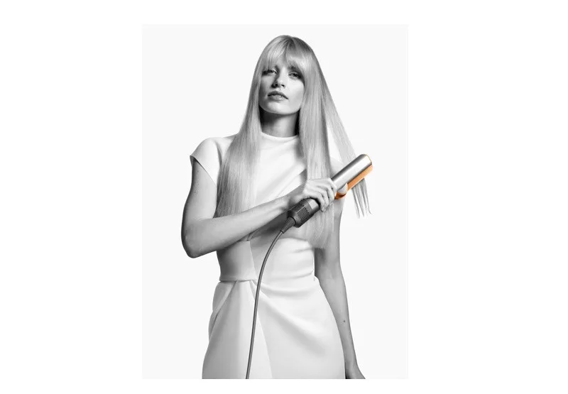 Společnost Dyson představila inovativní žehličku Dyson Airstrait™