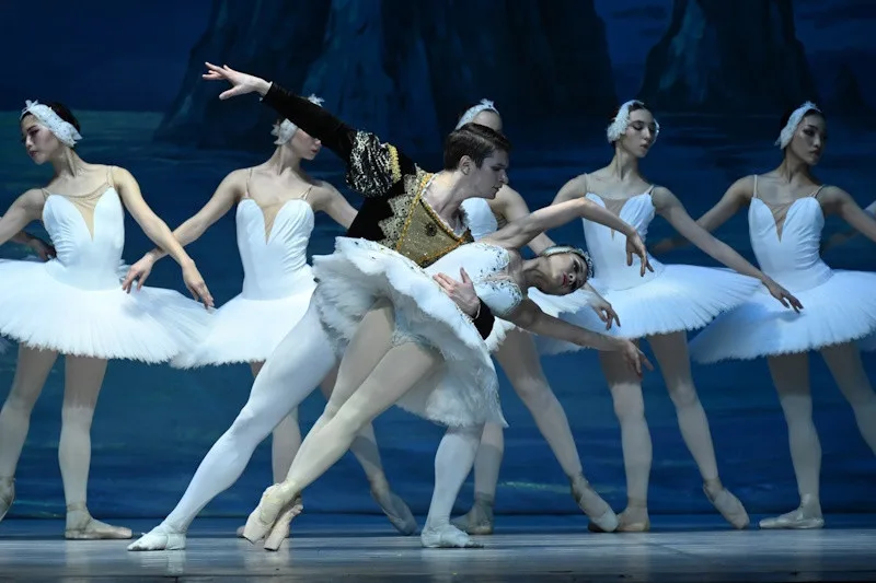 KYIV GRAND BALLET a primabalerína z New York City Ballet uvedou ve městech České republiky balet "Labutí jezero"