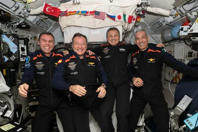 Astronauti z mise Ax-3 zakončili první čistě evropskou komerční misi na ISS přistáním v oceánu