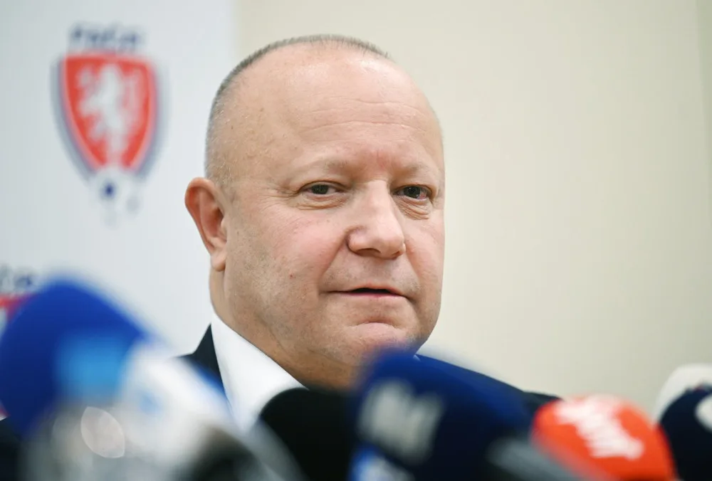 Rozhodčí čelí větší agresivitě, říká předseda fotbalové asociace Petr Fousek.