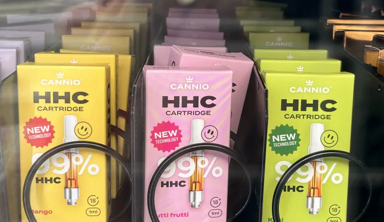 Začíná platit zákaz držení a prodeje produktů s HHC, HHC-O a THCP