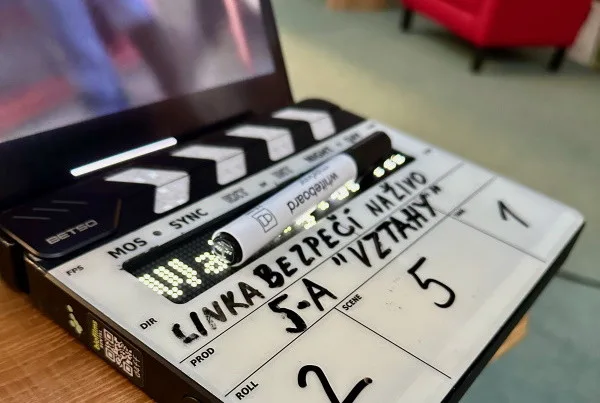 Linka bezpečí NAŽIVO se představuje v novém video spotu