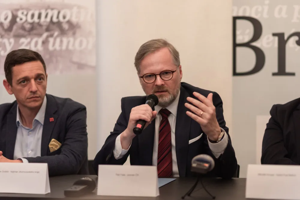 Fiala a Lipavský zmínili v gratulaci Pellegrinimu pokračování dobrých vztahů.