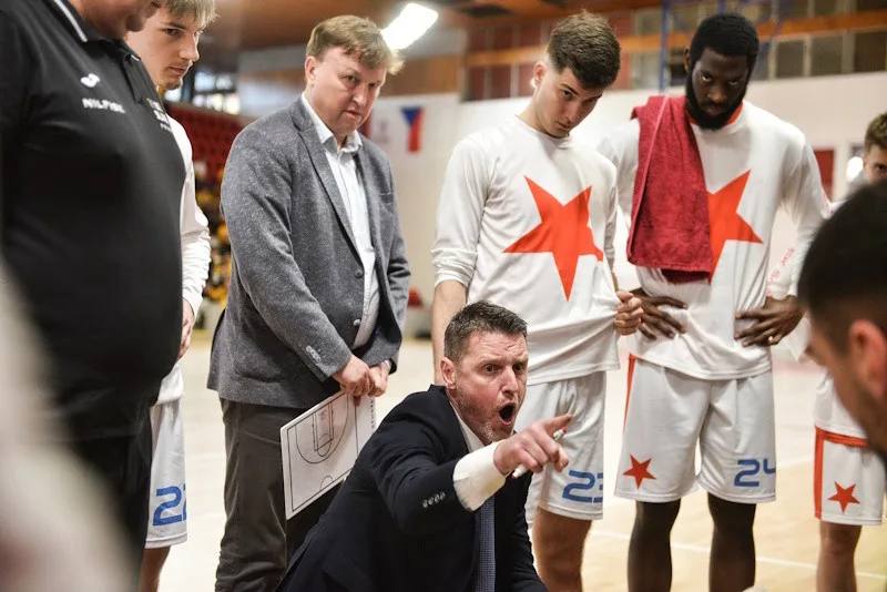 Basketbalová Slavia odehraje pod taktovkou nového trenéra dvojzápas o udržení nejvyšší soutěže v Edenu!