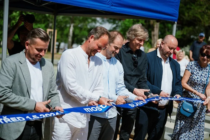 Nový park v Mostě přilákal první návštěvníky