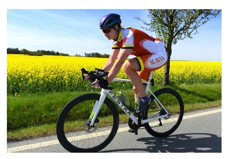 Ultra-cyklistka Kateřina Rusá v dresu Slavia pojišťovny dál inspiruje: více než 1000 km za 26 hodin 37 minut na trase Krále 50. rovnoběžky