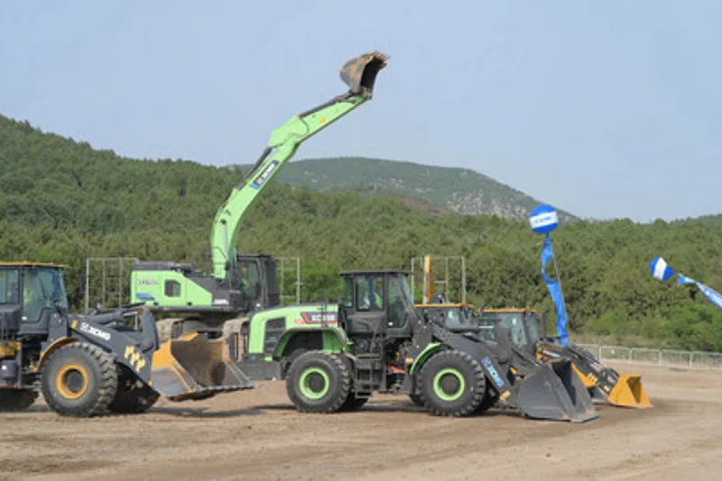 Společnost XCMG Machinery v Sü-čou předvedla 1200 hostům z více než 60 zemí a regionů novou generaci ekologických, inteligentních stavebních strojů