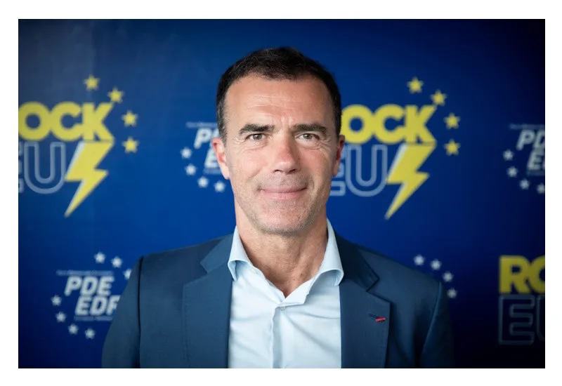 Do Prahy dorazil europoslanec Sandro Gozi, bývalý italský ministr pro EU a jeden z lídrů frakce Renew Europe, který má po červnových eurovolbách velké šance nahradit na postu Ursulu von der Leyenovou