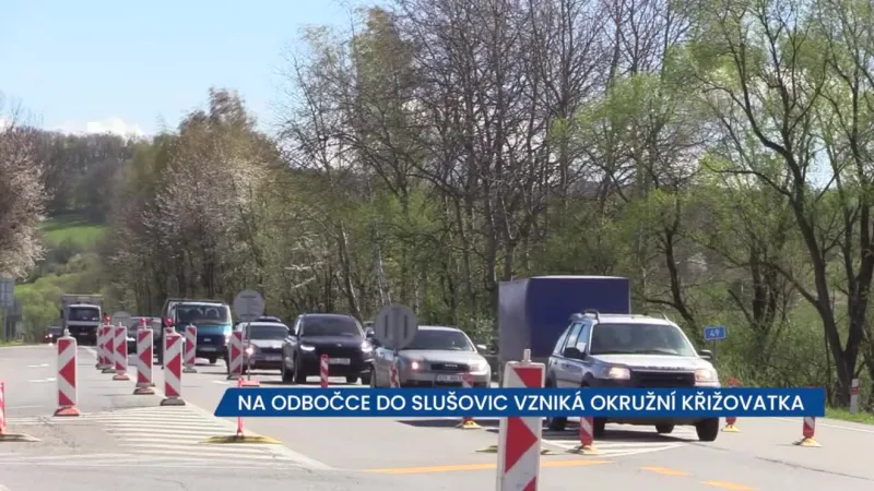 U Lípy na odbočce do Slušovic vzniká okružní křižovatka, řidiči projíždějí stavbou, dejte pozor