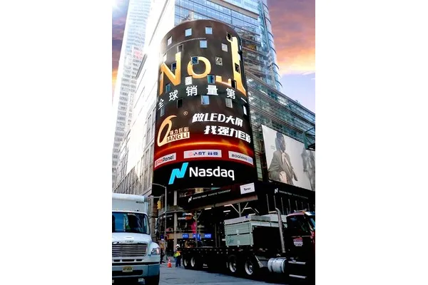 Společnost Qiangli Jucai rozzářila obrazovku Nasdaq na Times Square připomínkou světového prvního místa v prodejích LED displejů