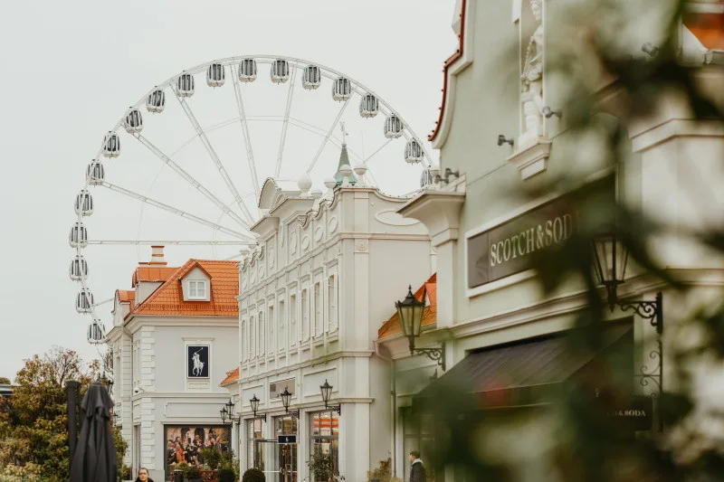 Designer Outlet Parndorf slaví 26. narozeniny: Značky jako Karl Lagerfeld, Valentino nebo Guess se slevou až 70 %