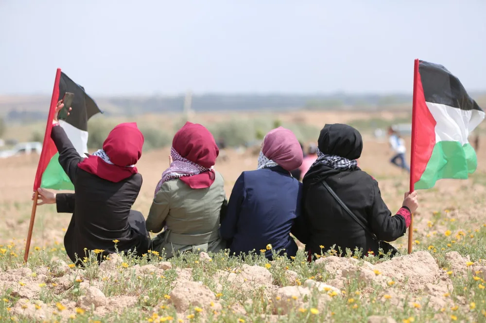 Postoj Čechů k většině zemí je stabilní, pohoršily si Ukrajina a Palestina.